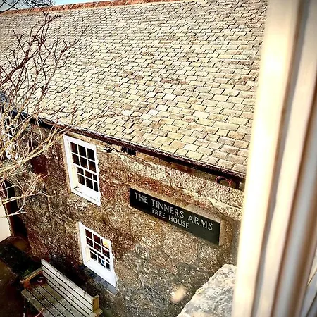 The White House At The Tinners Arms * St. Ives