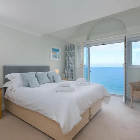 Apartment Wavetop *