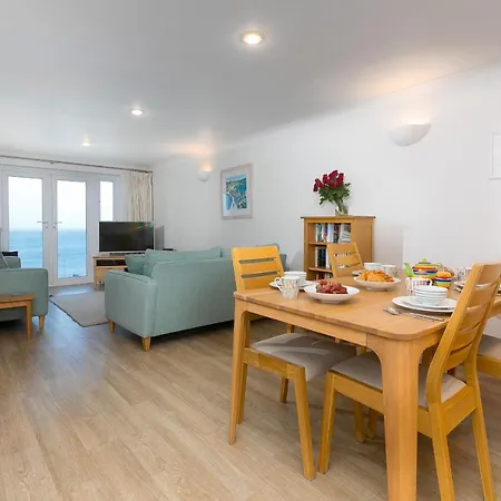 Wavetop Apartment