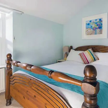 Fisherman Cottage, Sleeps 5, Pet Friendly Holiday home *