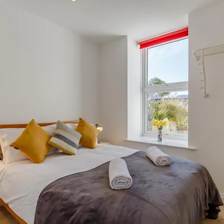 1 Seabirds House