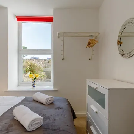 1 Seabirds House