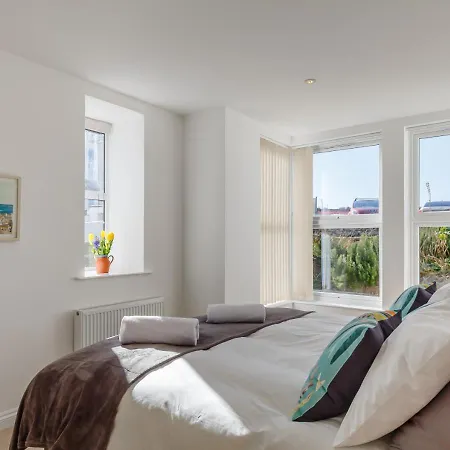 1 Seabirds House *