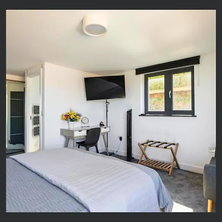 Uno - Luxury Serviced Homestay St Ives (Cornwall)