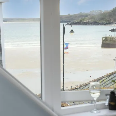 Kailani, Copper Kettle * St Ives (Cornwall)