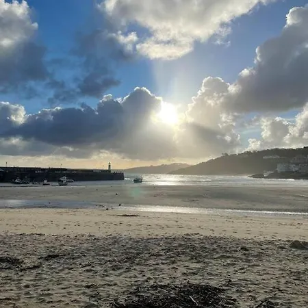 Sea Breeze - 3 Bed House, Parking For 2 Cars St Ives (Cornwall)