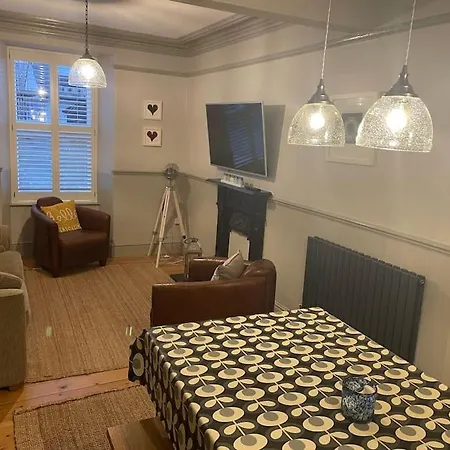 Sea Breeze - 3 Bed House, Parking For 2 Cars