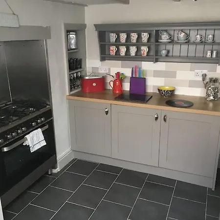 Sea Breeze - 3 Bed House, Parking For 2 Cars *