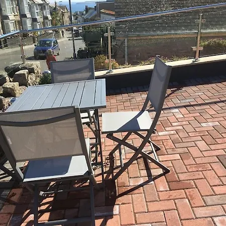 Sea Breeze - 3 Bed House, Parking For 2 Cars *