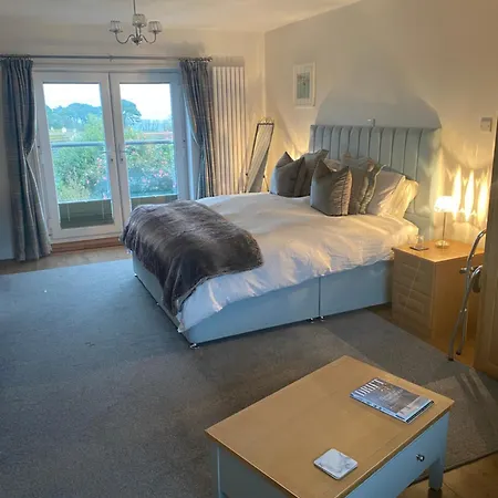 Bed & Breakfast Downsfield 5*