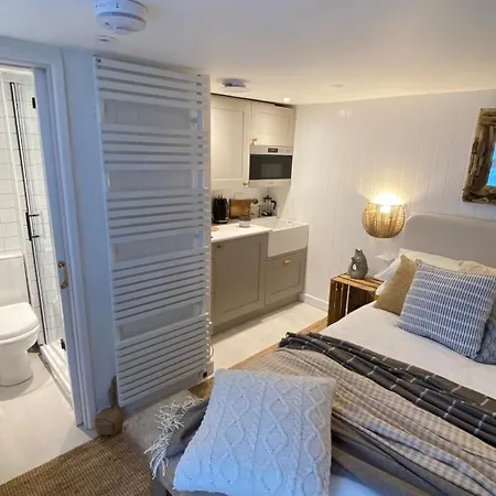 Apartment Smugglers Hideaway: Charming Fisherman's With Harbour View