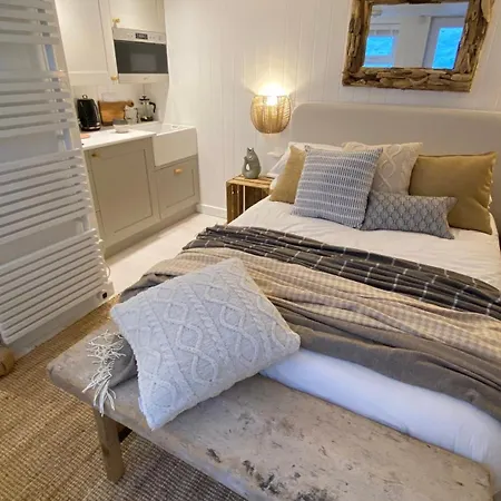 Smugglers Hideaway: Charming Fisherman's With Harbour View