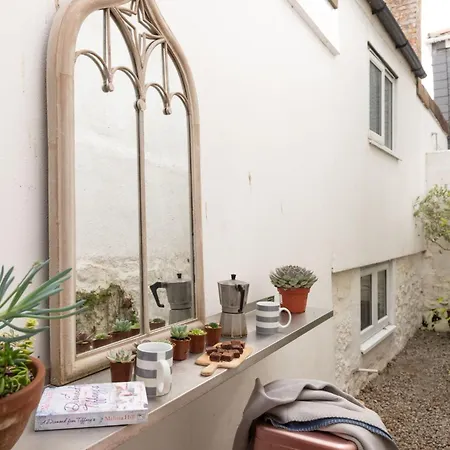 Azenor House, * St Ives (Cornwall)