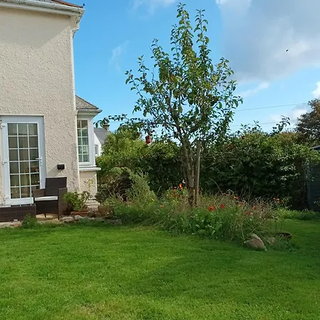 Holiday home Sunrise! ~ 2 Bedrooms, Garden, Parking, Sea Views St Ives (Cornwall)