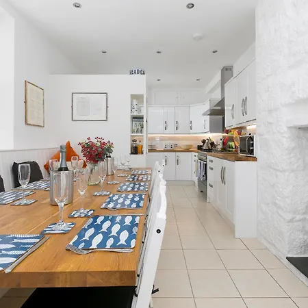 Holiday home 6 Albany Terrace *