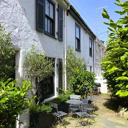 Holiday home 2 Kelly's Gardens