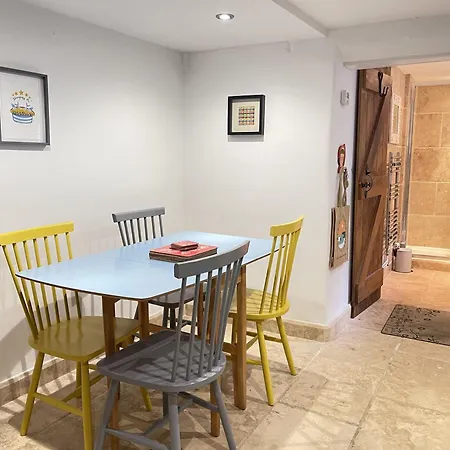 Sixpence Cottage, A Few Steps From The Harbour! Holiday home