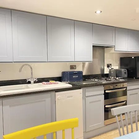 Holiday home Sixpence Cottage, A Few Steps From The Harbour! *