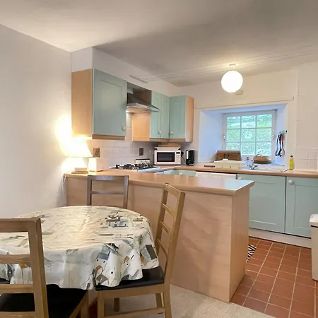 3 Redfern Court * St Ives (Cornwall)