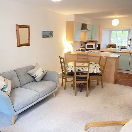 3 Redfern Court