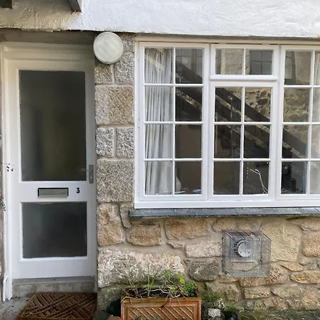 3 Redfern Court *