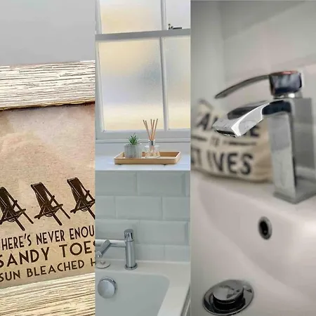 Sandy Feet, St Eia Street. Cosy + Parking Apartment