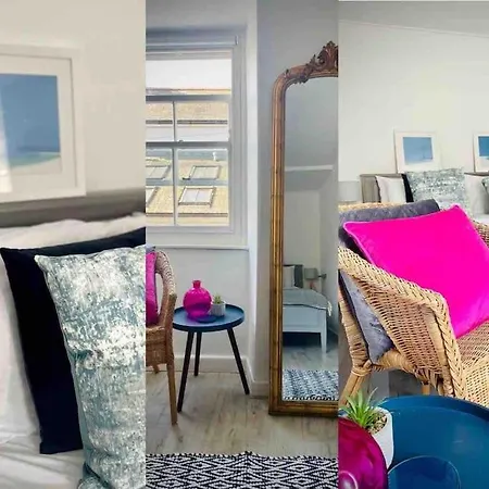 Apartment Sandy Feet, St Eia Street. Cosy + Parking *
