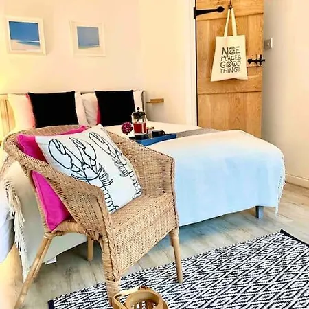 Sandy Feet, St Eia Street. Cosy + Parking * St Ives (Cornwall)