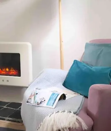 Apartment Sandy Feet, St Eia Street. Cosy + Parking