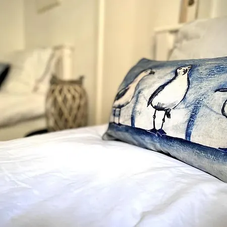Sandy Feet, St Eia Street. Cosy + Parking