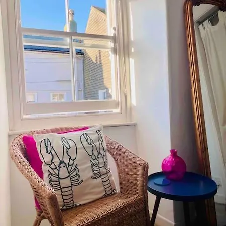 Sandy Feet, St Eia Street. Cosy + Parking * St Ives (Cornwall)