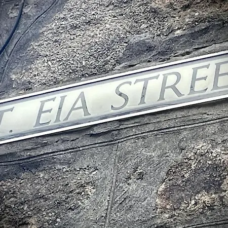 Sandy Feet, St Eia Street. Cosy + Parking Apartment St Ives (Cornwall)