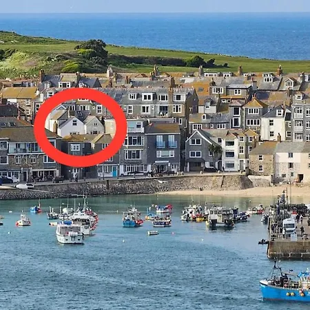 Smugglers Hideaway: Charming Fisherman's With Harbour View St Ives (Cornwall)