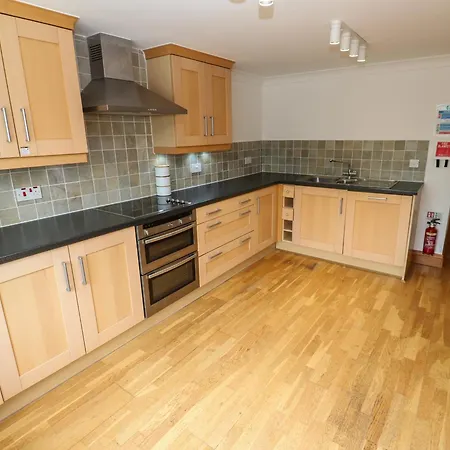 8 Manor Close Apartment *