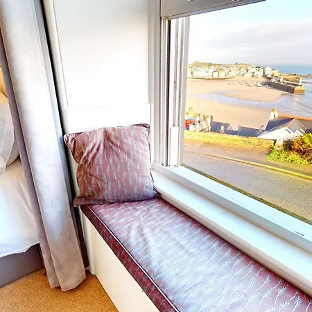 Holiday home Waves End