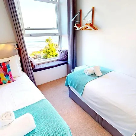 Holiday home Waves End *