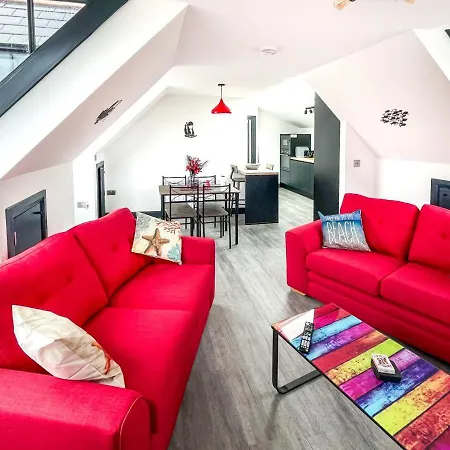 Apartment Rooftop Rendezvous - *