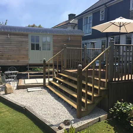 Bed & Breakfast Downsfield 5*