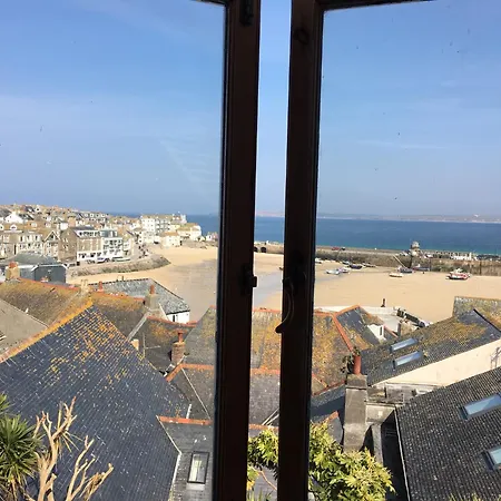 Admiral St Ives (Cornwall)