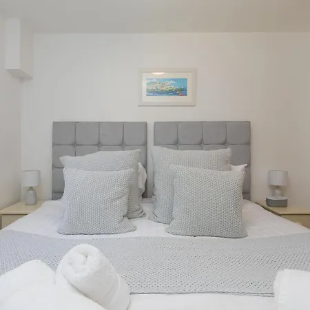 Lamorna Holiday home *