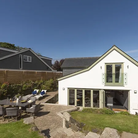 Fairings, Holiday home *