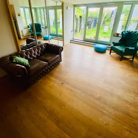 - Self Catering * St Ives (Cornwall)