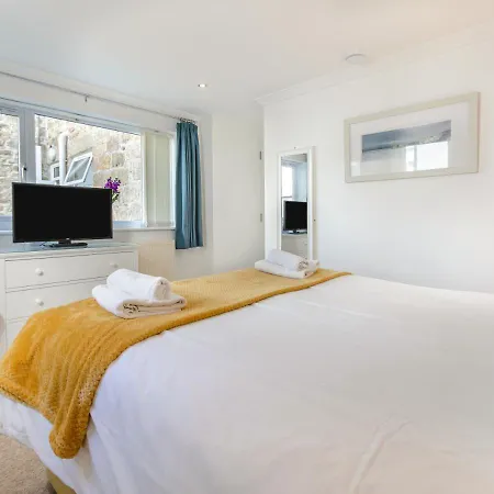 2 Trevail Apartment *