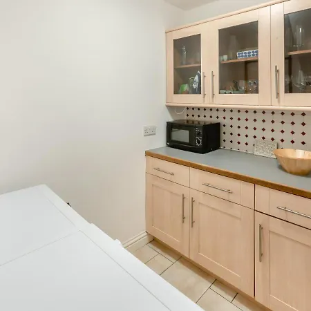 2 Trevail Apartment *