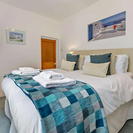 Apartment Lower Admirals View