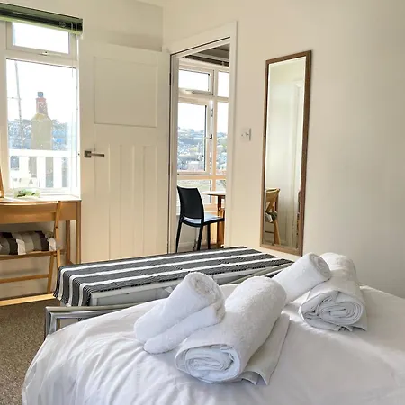 1 Sunnyside - Views Over The Harbour *