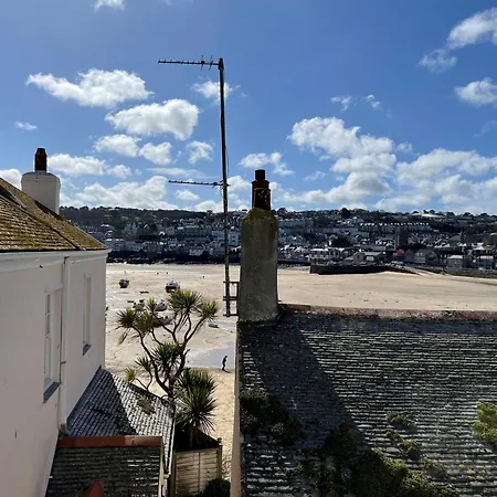 1 Sunnyside - Views Over The Harbour * St Ives (Cornwall)