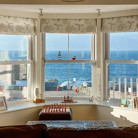 Ocean Breezes Apartment
