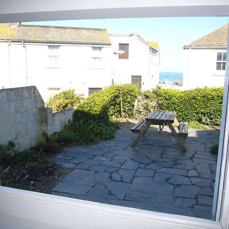 2 Meadow St Ives (Cornwall)