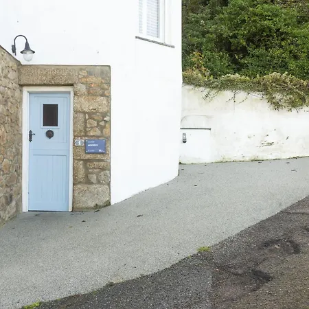 Mordros, * St Ives (Cornwall)